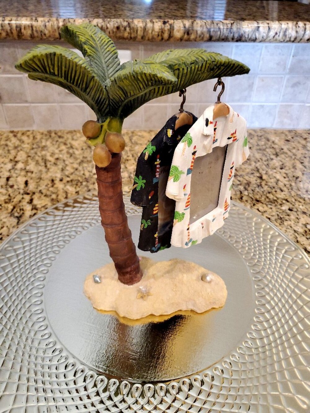 L@@K Unique Beach Theme Decoration with Palm Tree & Two Picture Frames